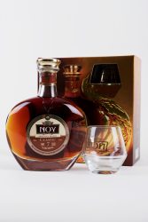 NOY CLASSIC 7 let, 40% 0,7L – Dárkové balení s 2 skleničkami